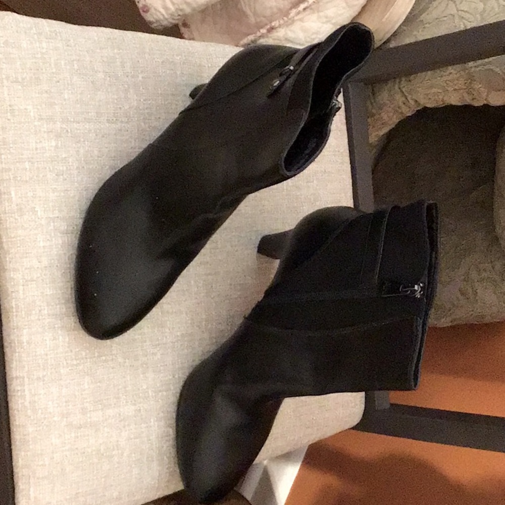 Size 9 AnneKlein i-flex black boots never used